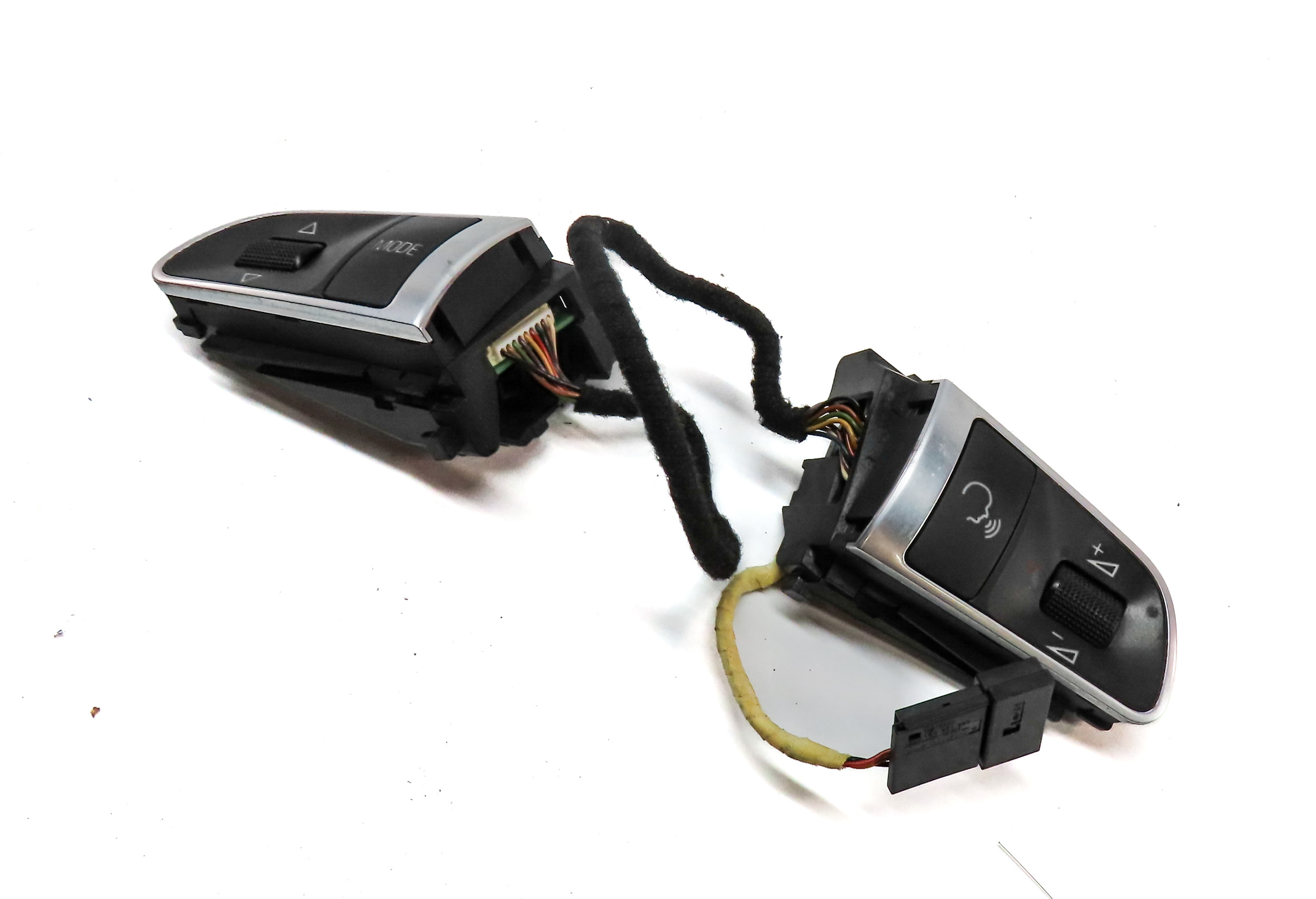 2011 AUDI Q7 (4L) FRONT LEFT DRIVER STEERING WHEEL CONTROL SWITCH SET/2 — exact item pictured